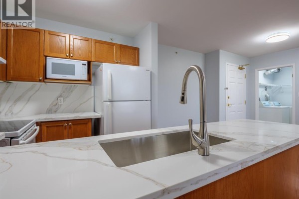 4pc Ensuite bath - 2650 Sandwich West Parkway Unit# 406, Lasalle, ON N9H0A7 Photo 5