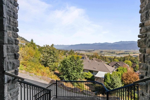 2651 Stonecroft Drive, Abbotsford, BC V3G1K8 Photo 5