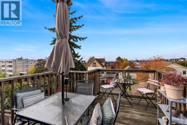Kitchen featuring white cabinetry, stainless steel appliances, and a central island. - 2652 Blackwood St, Victoria