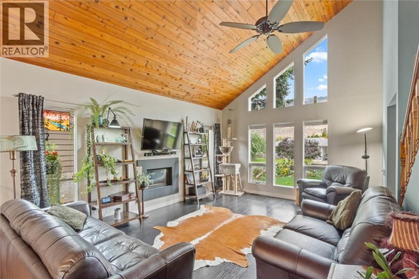 Storage - 2653 Sunset Drive, Kamloops, BC V2C4K4 Photo 4