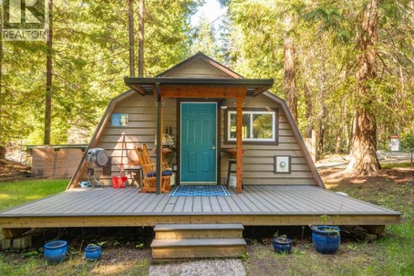 Kitchen - 2656 Vancouver Boulevard, Savary Island, BC V0N2G0 Photo 2