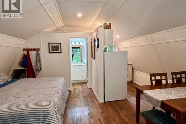 Primary Bedroom - 2656 Vancouver Boulevard, Savary Island, BC V0N2G0 Photo 3