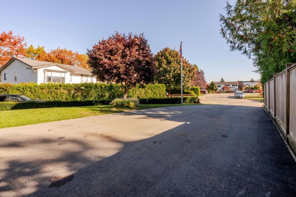 26575 30a Avenue, Langley, BC V4W3C8 Photo 4