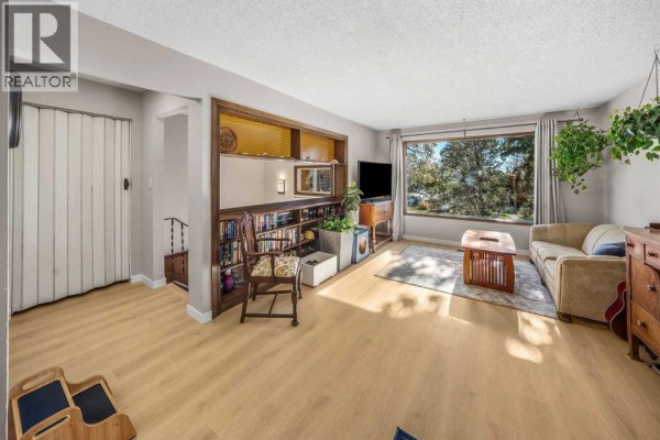 2658 11 Avenue Se, Calgary, AB T2A0E3 Photo 2