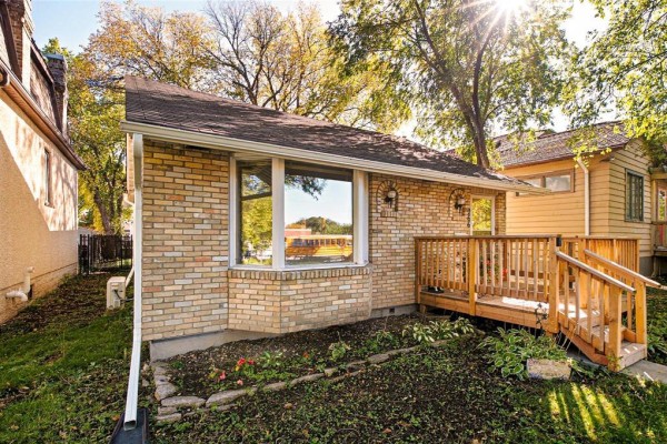 Eat in kitchen - 266 La Verendrye Street, Winnipeg, MB R2H0B8 Photo 2