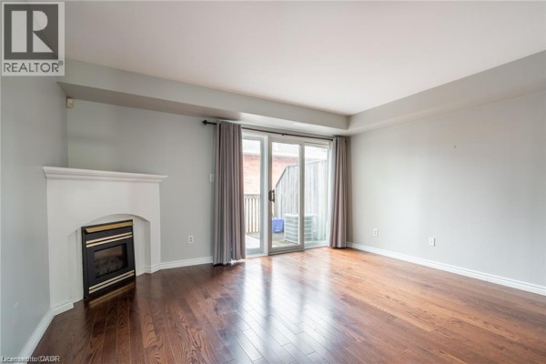Living room - 266 Limeridge Road E Unit# 1, Hamilton, ON L9A2S7 Photo 4