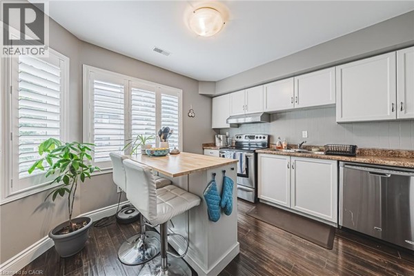 2pc Bathroom - 266 Limeridge Road E Unit# 3, Hamilton, ON L9A2S7 Photo 5