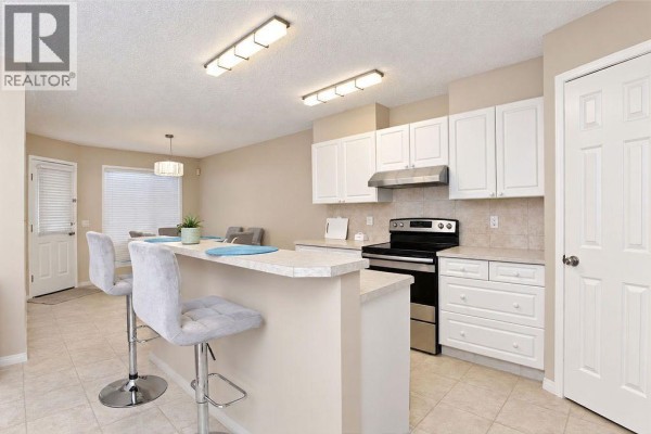 2pc Bathroom - 266 Millrise Square Sw, Calgary, AB T2Y4B9 Photo 4