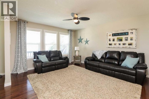 2pc Bathroom - 266 S 1 Street W, Magrath, AB T0K1J0 Photo 5