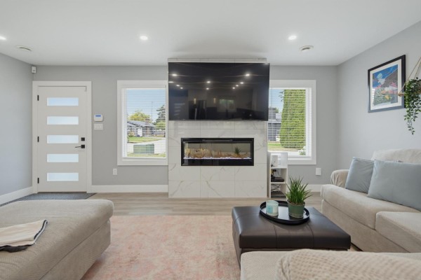 Floor plan of a ranch-style house showing living room, kitchen, bedrooms, and bathroom. - 26680 32 Avenue, Langley