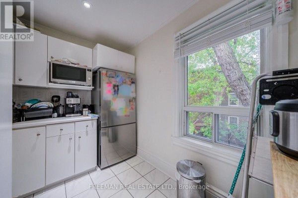 Living room - 267 Albany Avenue, Toronto, ON M5R3C7 Photo 4