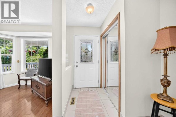 2pc Bathroom - 267 Covington Road Ne, Calgary, AB T3K4G2 Photo 5