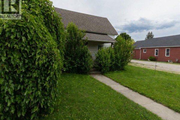 Den - 267 Fort Street, Amherstburg, ON N9V1C1 Photo 2