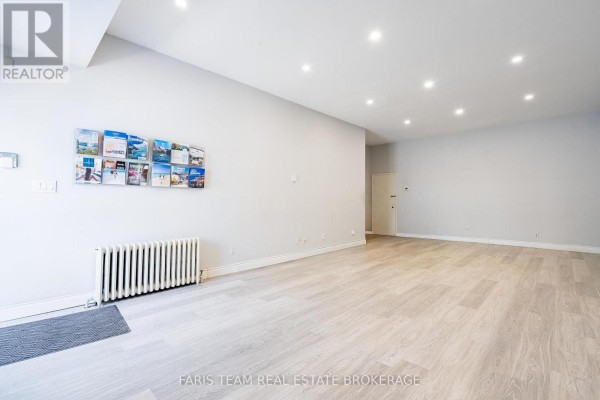 267 Lakeshore Road E, Mississauga, ON L5G1G8 Photo 4