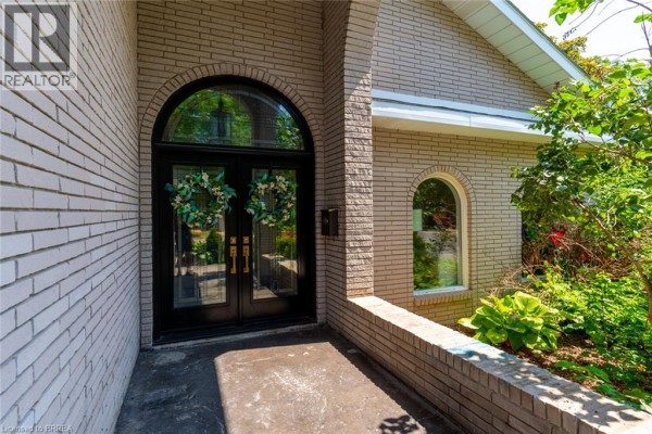 267 Memorial Drive, Brantford, ON, photo 2