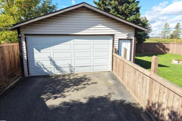 Kitchen - 2672 89 St Nw, Edmonton, AB T6K2Z3 Photo 3
