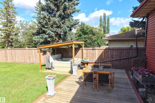 Family room - 2672 89 St Nw, Edmonton, AB T6K2Z3 Photo 4