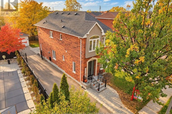 2673 Castle Hill Crescent, Oakville, ON L6H6J1 Photo 2
