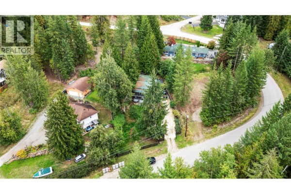 4pc Bathroom - 2675 Fraser Road, Anglemont, BC V0E1M8 Photo 3