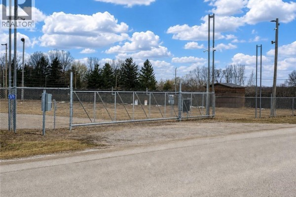 2679 Couch Road, Putnam, ON N0L2B0 Photo 2