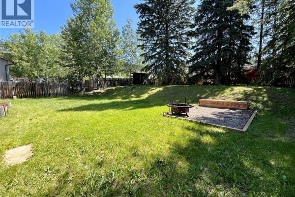 268 Murray Drive, Tumbler Ridge, BC, photo 2