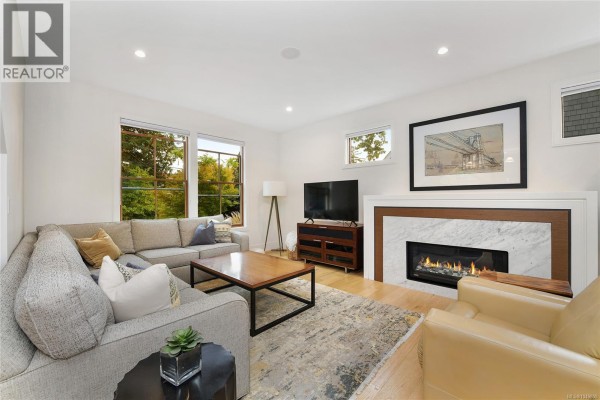 2680 Margate Ave, Oak Bay, BC, photo 3