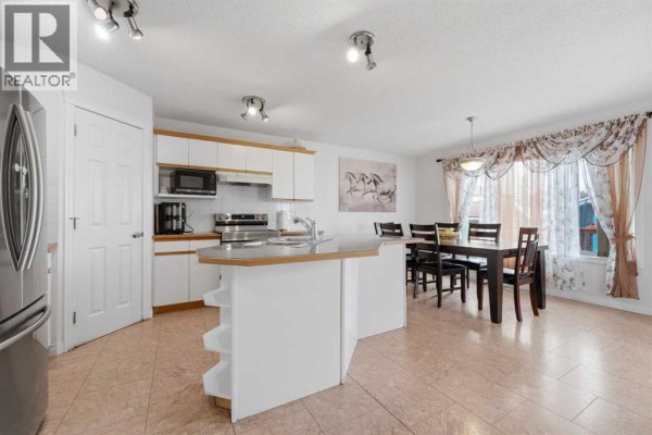 4pc Bathroom - 269 Tarington Close Ne, Calgary, AB T3J3Z2 Photo 5