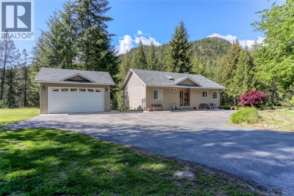 Family room - 2693 Osachoff Road, South Slocan, BC V1N4P4 Photo 5