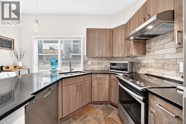 4pc Bathroom - 27, 605 15 Avenue Sw, Calgary, AB T2R0R4 Photo 5