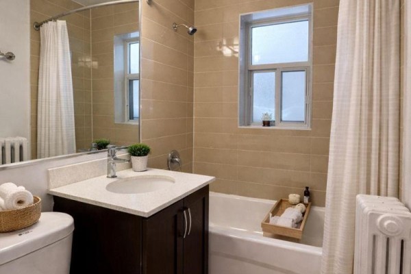 27 - 2404 Queen Street E, Toronto, ON  Photo 5