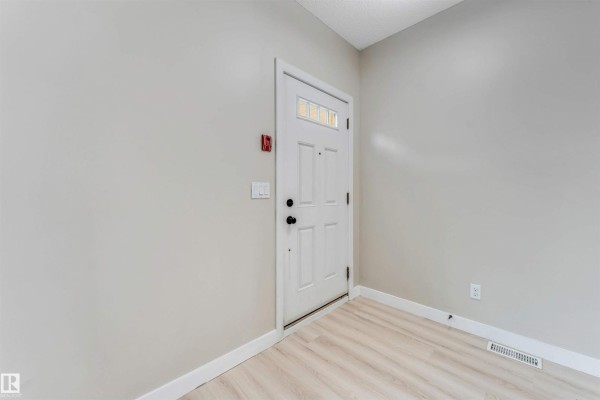#27 13825 155 Av Nw, Edmonton, AB T6V0B8 Photo 5