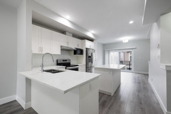 27 14660 105a Avenue, Surrey, BC V3R5X9 Photo 4