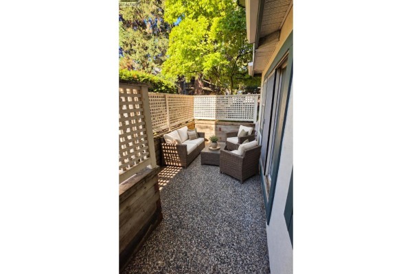 27 7520 18th Street, Burnaby, BC V3N4X7 Photo 4