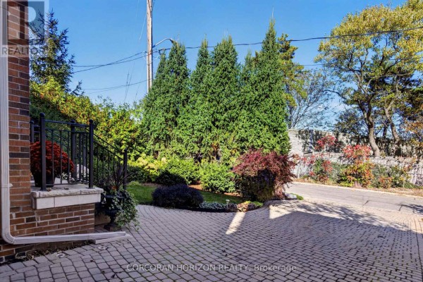 Kitchen - 27 Armour Boulevard, Toronto, ON M5M3B9 Photo 4