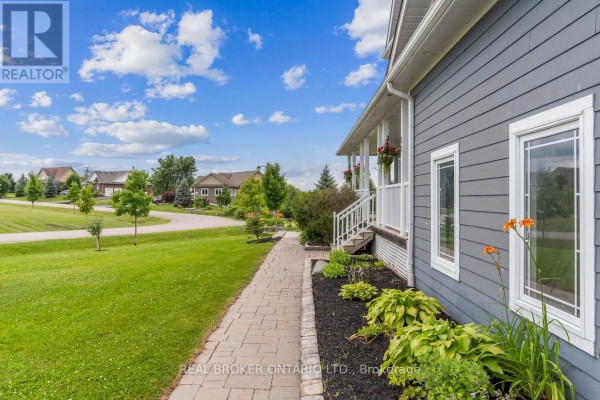 27 Bagshaw Crescent, Uxbridge, ON, photo 3