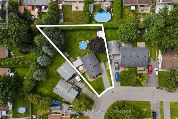 27 Ballantrae Way, Ottawa, ON, photo 2