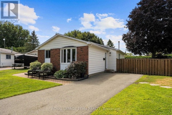 27 Ballantrae Way, Ottawa, ON, photo 3