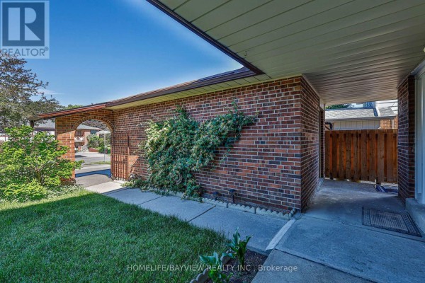 27 Bedle Avenue, Toronto, ON, photo 3