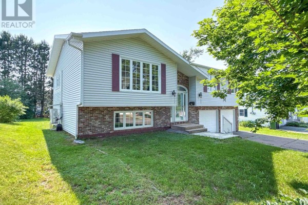 Kitchen - 27 Beer Street, Charlottetown, PE C1A8Z4 Photo 2