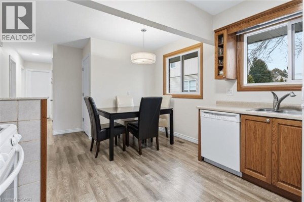 Laundry room - 27 Blenheim Drive, Stoney Creek, ON L8E1W1 Photo 5