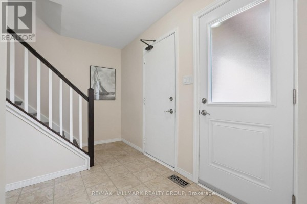 Kitchen - 27 Brando Crescent, Ottawa, ON K1T2C9 Photo 3