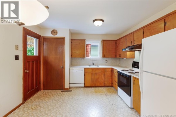 3pc Bathroom - 27 Brewster Street, Riverview, NB E1B3M7 Photo 4