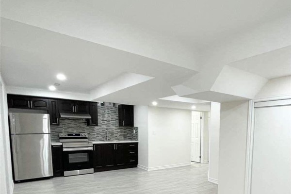 Kitchen - 27 Brownsberger Road, Whitchurch Stouffville, ON L4A4P6 Photo 4