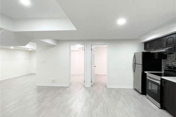 Family room - 27 Brownsberger Road, Whitchurch Stouffville, ON L4A4P6 Photo 5