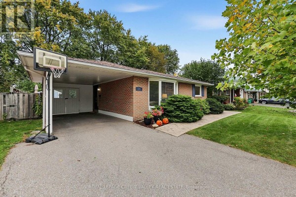 Primary Bedroom - 27 Castlemore Drive, Brampton, ON L6W2V9 Photo 4
