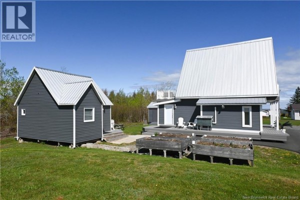 Office - 27 Chiasson Road, Caraquet, NB E1W1A3 Photo 4
