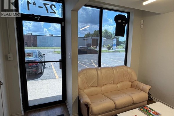 27 Copernicus Boulevard Unit# 1, Brantford, ON N3P1N4 Photo 2