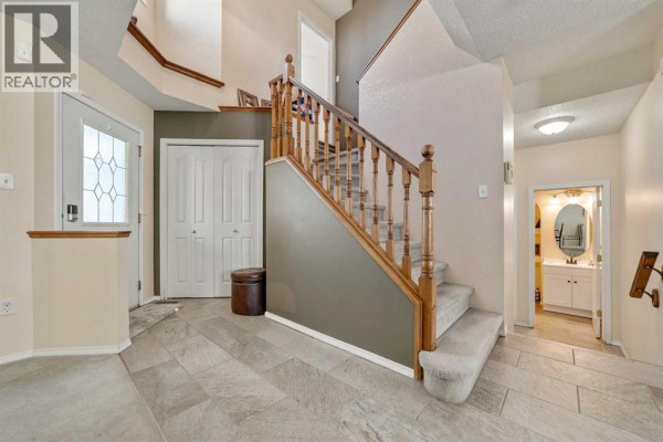 Living room - 27 Fairmont Garden Road S, Lethbridge, AB T1K7L2 Photo 3