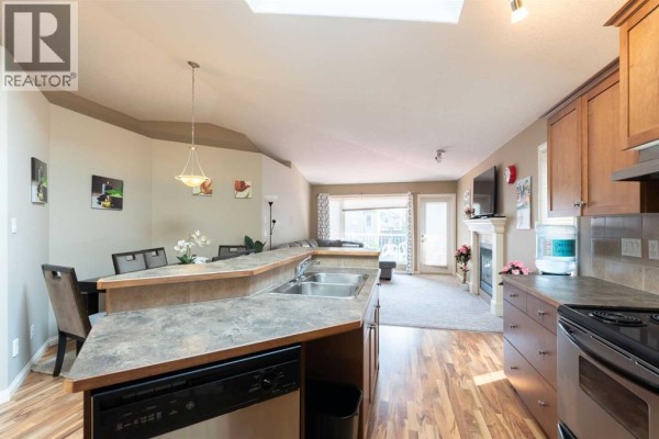 Kitchen - 27 Fairmont Road S, Lethbridge, AB T1K8C7 Photo 5