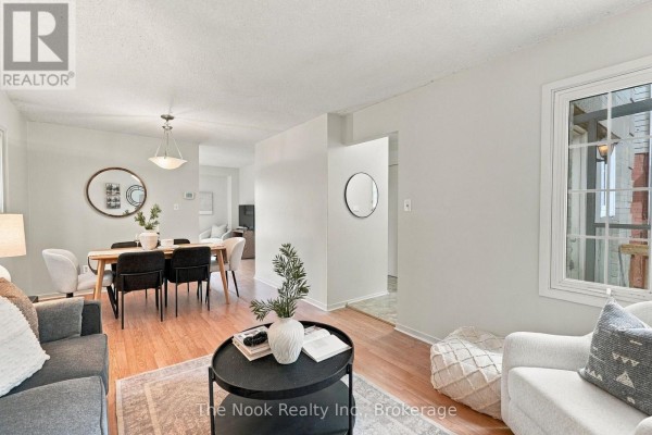 Family room - 27 Field Crescent, Ajax, ON L1Z1B3 Photo 4